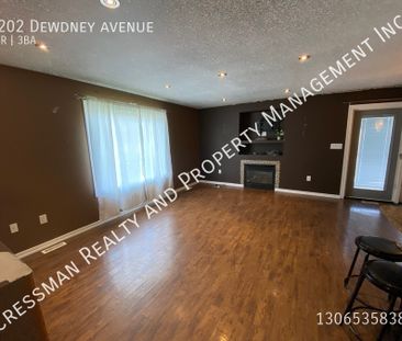 3 Bed, 3 bath FULL HOUSE located in Glenelm, Regina, SK - Photo 5