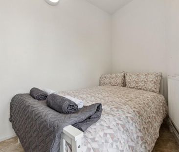 3 bedroom flat to rent - Photo 1