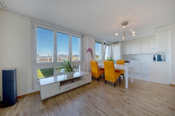 Lake view apartment – with glazed balcony! - Photo 1