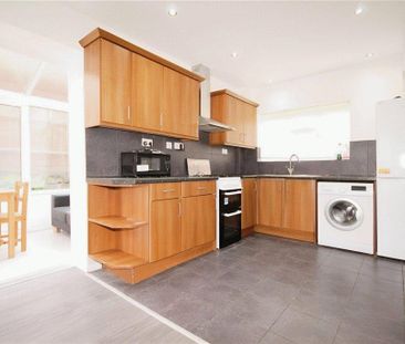 4 bedroom terraced house to rent - Photo 6