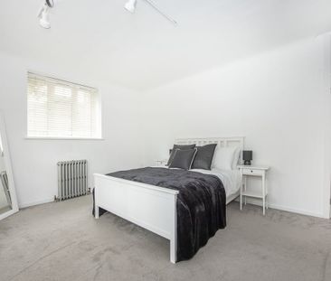 3 bedroom flat to rent - Photo 4