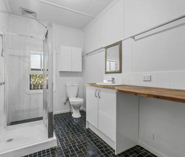 TWO BEDROOM RENOVATED BEACH PAD - AMAZING LOCATION! - Photo 5