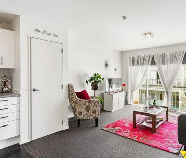 Excellent 1-Bedroom Apartment: Pool Access, Storage & Two Car Parks... - Photo 6