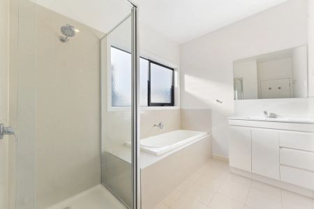 Low Maintenance 2 Bedroom Unit - Photo 2