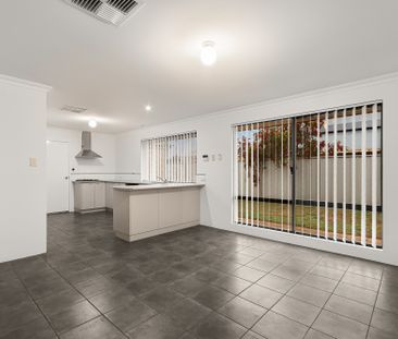 Spacious 4-Bedroom, 2-Bathroom Family Home in Secret Harbour - Photo 2