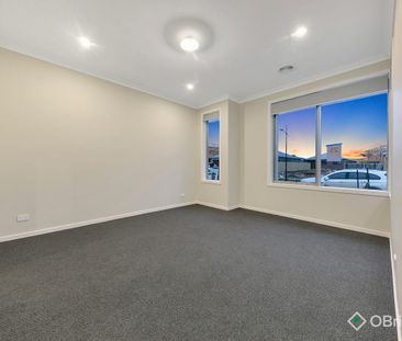 Spacious Family Home with Two Living Areas in Prime Bonnie Brook Lo... - Photo 5