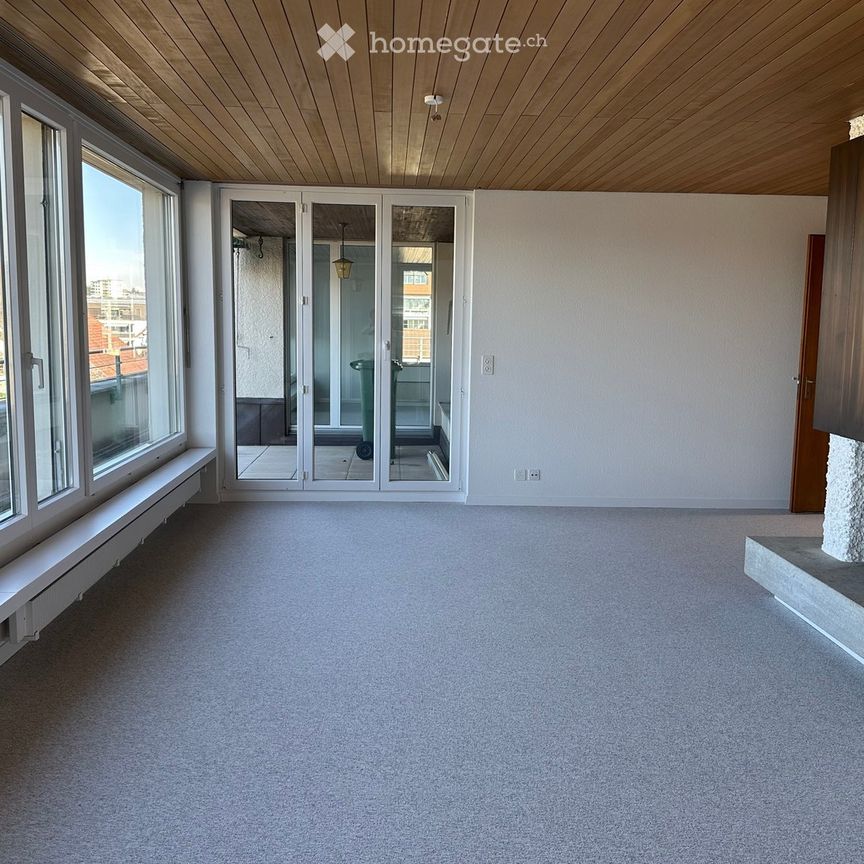 Lichtdurchflutete 7-Zimmer-Attikawohnung mit grosser Terrasse und Panoramablick in Niederrohrdorf - Foto 1