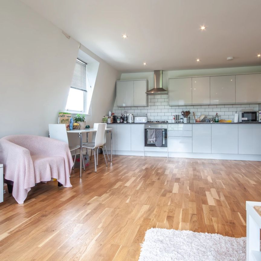 3 Bedroom Flat - Photo 1