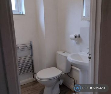 2 bedroom end of terrace house to rent - Photo 5