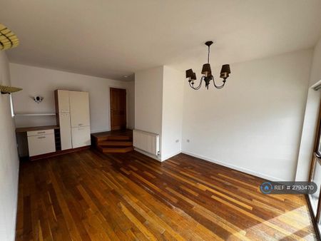 2 bedroom maisonette to rent - Photo 2