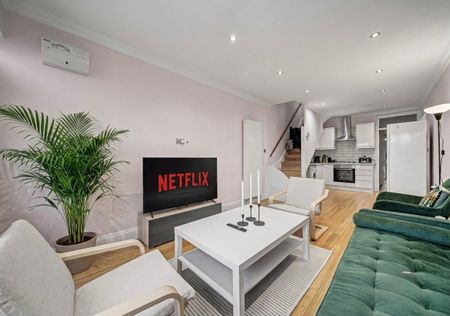 3 Bed Detached House, London, SW16 - Photo 3