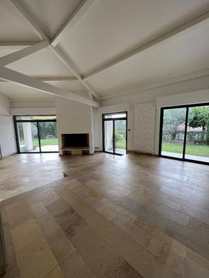 Location Maison 7 pièces 203m² DECINES CHARPIEU 69150 - Photo 1