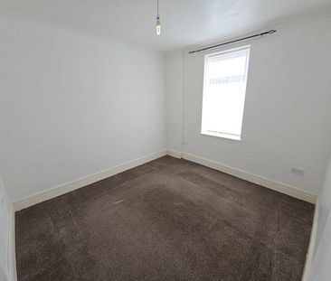 2 bedroom ground floor flat to rent - Photo 4
