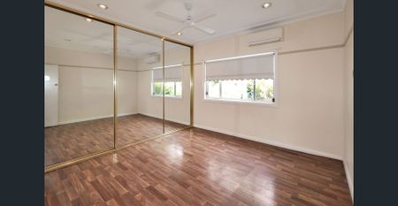 Neat & Comfortable Home in a Quiet Leafy Cul‑de‑Sac - Photo 4