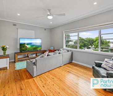 Three Bedroom Home in East - Photo 3