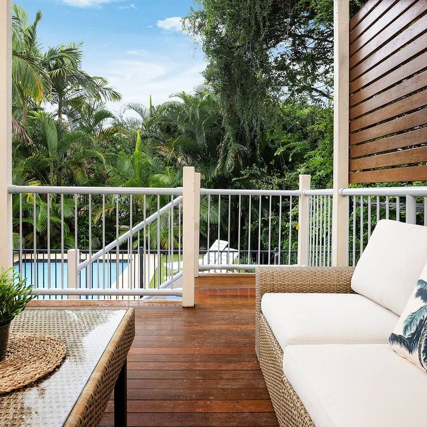 Beautiful 5 Bedroom Family Pool Home|6km to CBD - Photo 1