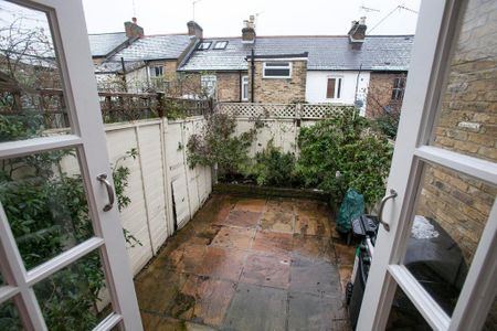 2 bedroom terraced house to rent - Photo 4