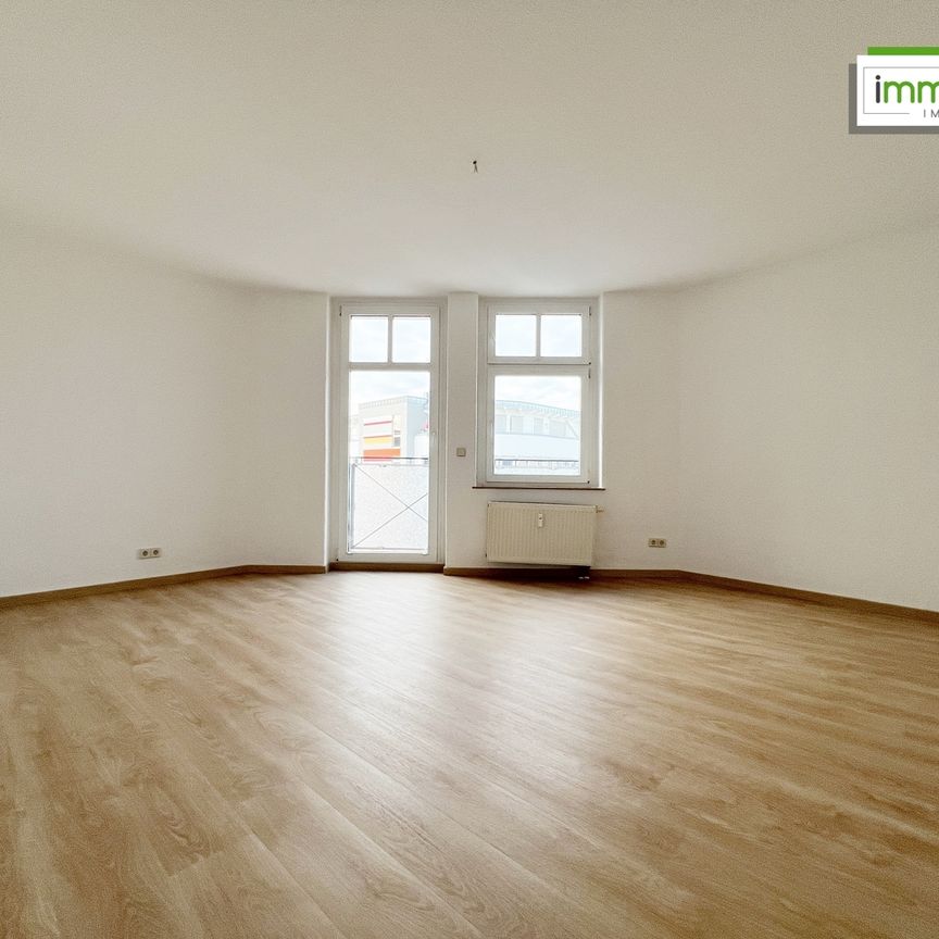 Schicke 3-Raum-Dachgeschosswohnung mit zwei Balkonen und Badezimmer inkl. Wanne & Dusche! - Photo 1