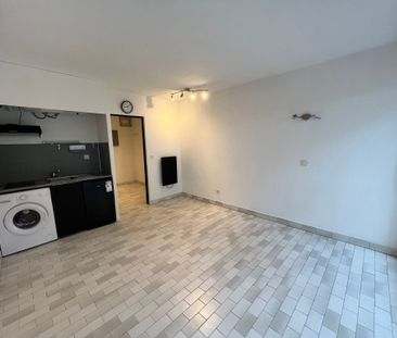 Location Appartement 1 pièce 22m² SANARY SUR MER 83110 - Photo 1