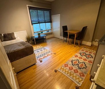 Studio Flat, Bedford Hill, SW12 - Photo 6