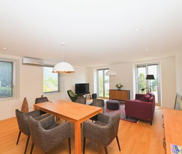 Elegante Appartamento Ammobiliato con Vista Panoramica a Porza - Photo 3