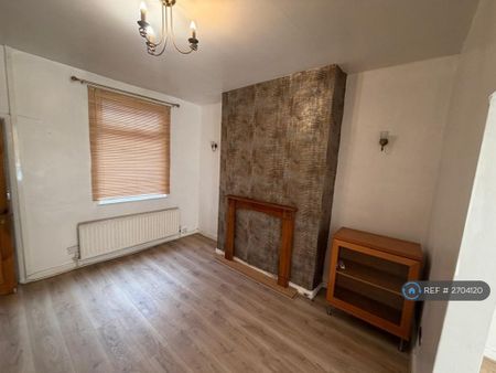 3 bedroom end of terrace house to rent - Photo 4