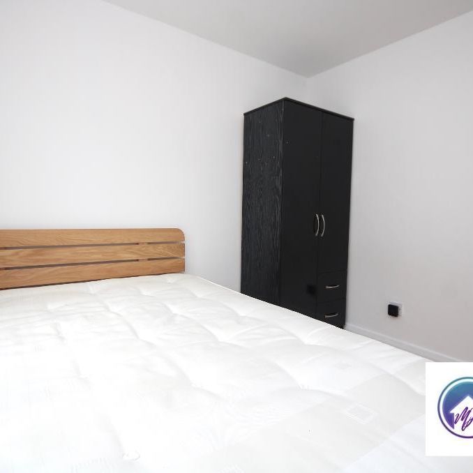 1 Bedroom Room in Flat Share To Rent - Photo 1