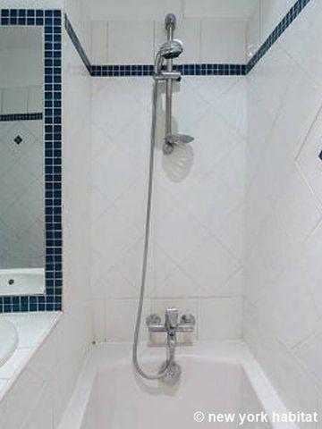 Logement à Paris, Location meublée - Photo 5