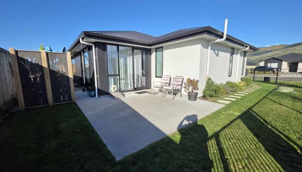2 Bedroom Beauty in Berryfields - Photo 1