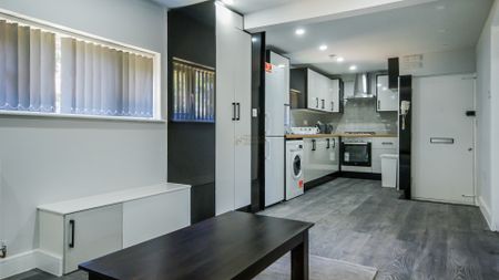 21 Hobart Croft - Photo 5