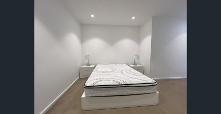 Furnished Two Bedroom Two Bathroom Apartment in at Level 20! - Photo 3