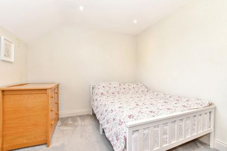 4 bedroom detached house to rent - Photo 2