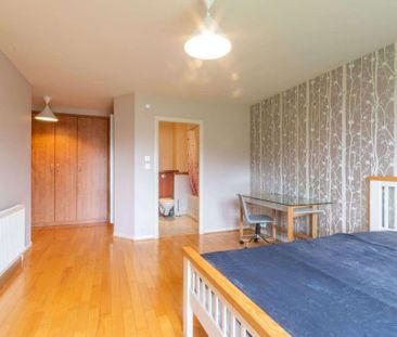 3 bedroom flat to rent - Photo 5