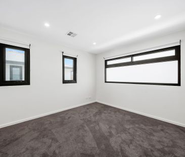 Amazing Three Bedrooms Townhouse - Photo 6