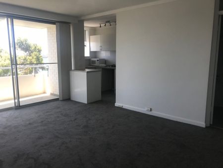 Unfurnished Apartment Overlooking the Swan River&excl; - Photo 2