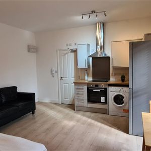 Flat 2a, 44 Old Station Road, Newmarket - Photo 2