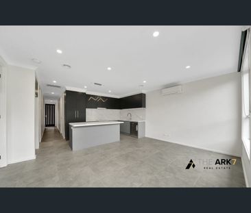 Modern 3-Bedroom nearly new House with all upgrades! - Photo 5