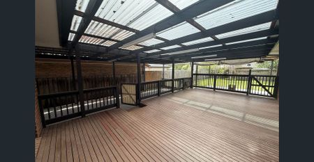 CHARMING FOUR BEDROOM HOME IN PRIME LOCATION! - Photo 3