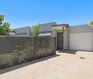 Modern Central Townhouse! - Photo 2