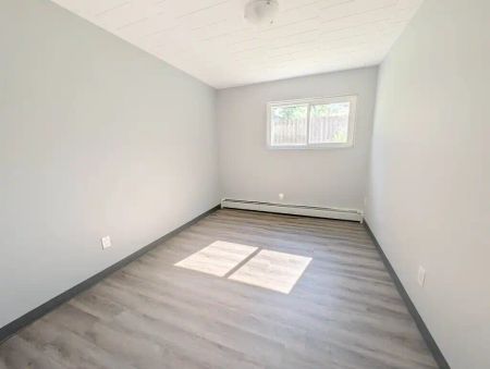 2B Arlington Ave - 107 — 2 Bedroom - Photo 5