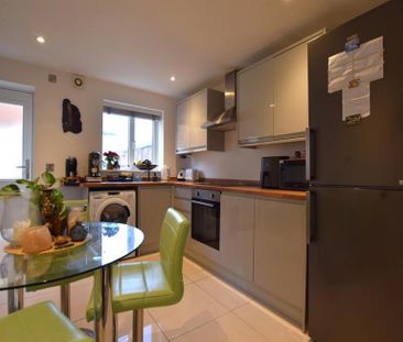 2 Bedroom End Terrace To Let - Photo 2