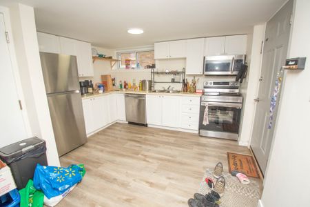 **CENTRAL WELLAND** LOWER UNIT FOR RENT! - Photo 2