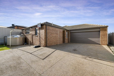 Comfort, Space & Convenience in Prime Hamilton Valley Location - Photo 5