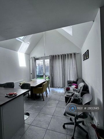 4 bedroom detached house to rent - Photo 3