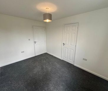 4 bedroom detached house to rent - Photo 3
