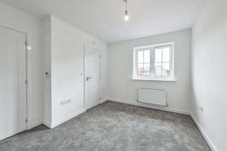 2 bedroom semi-detached house to rent - Photo 3
