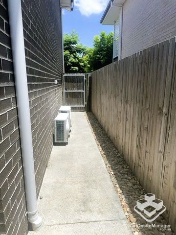 Townhouse - 3 bed, 2 bath, SLUG - Photo 2