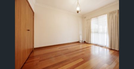 Spacious well located home! - Photo 4