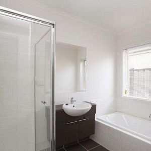 18 Derham Drive, 3030, Point Cook Vic - Photo 2