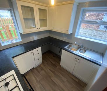 2 bedroom semi-detached house to rent - Photo 6